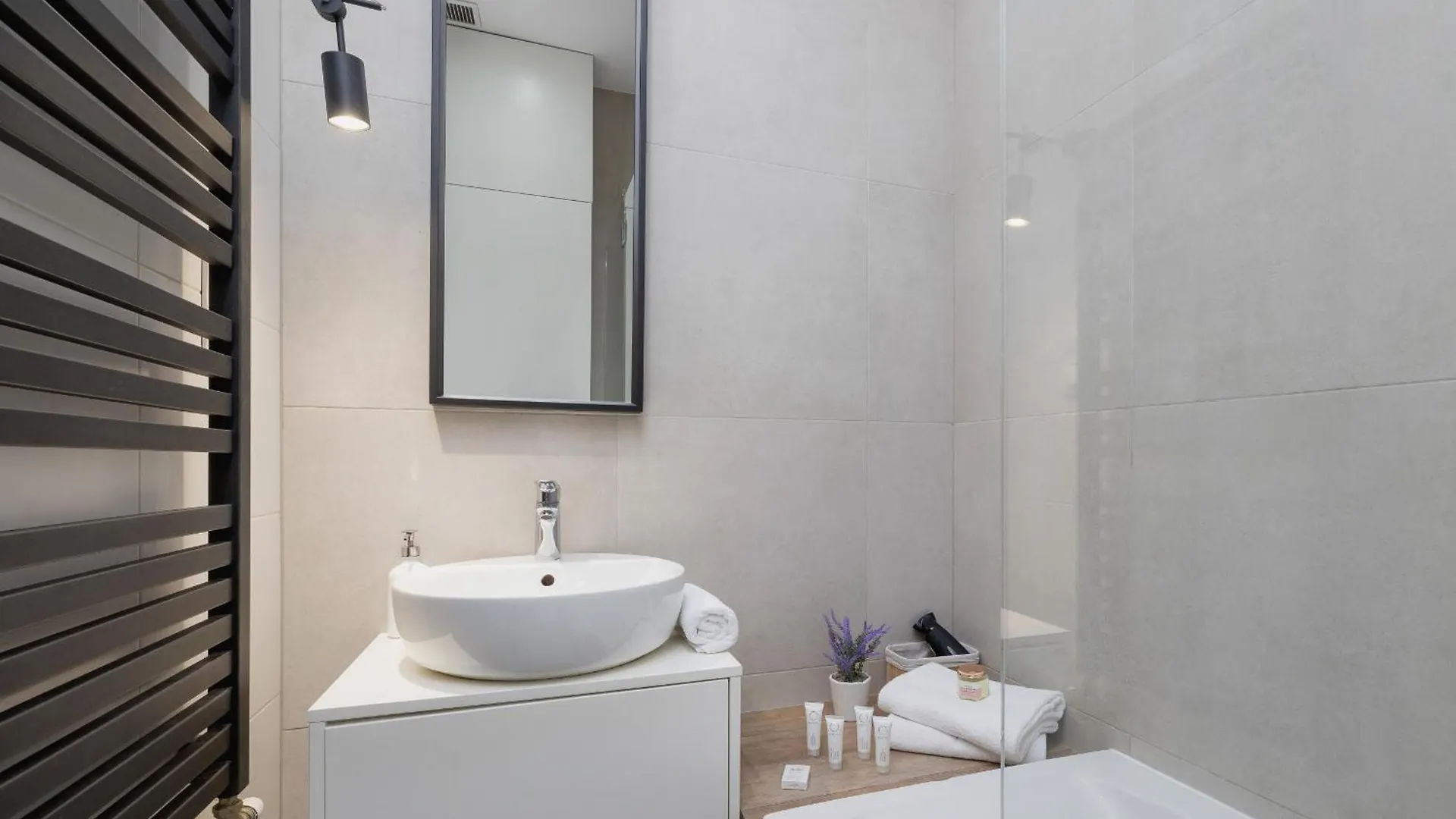 Studio Z Klimatyzacja Na Krakowskim Kazimierzu By Noclegi Renters Apartment